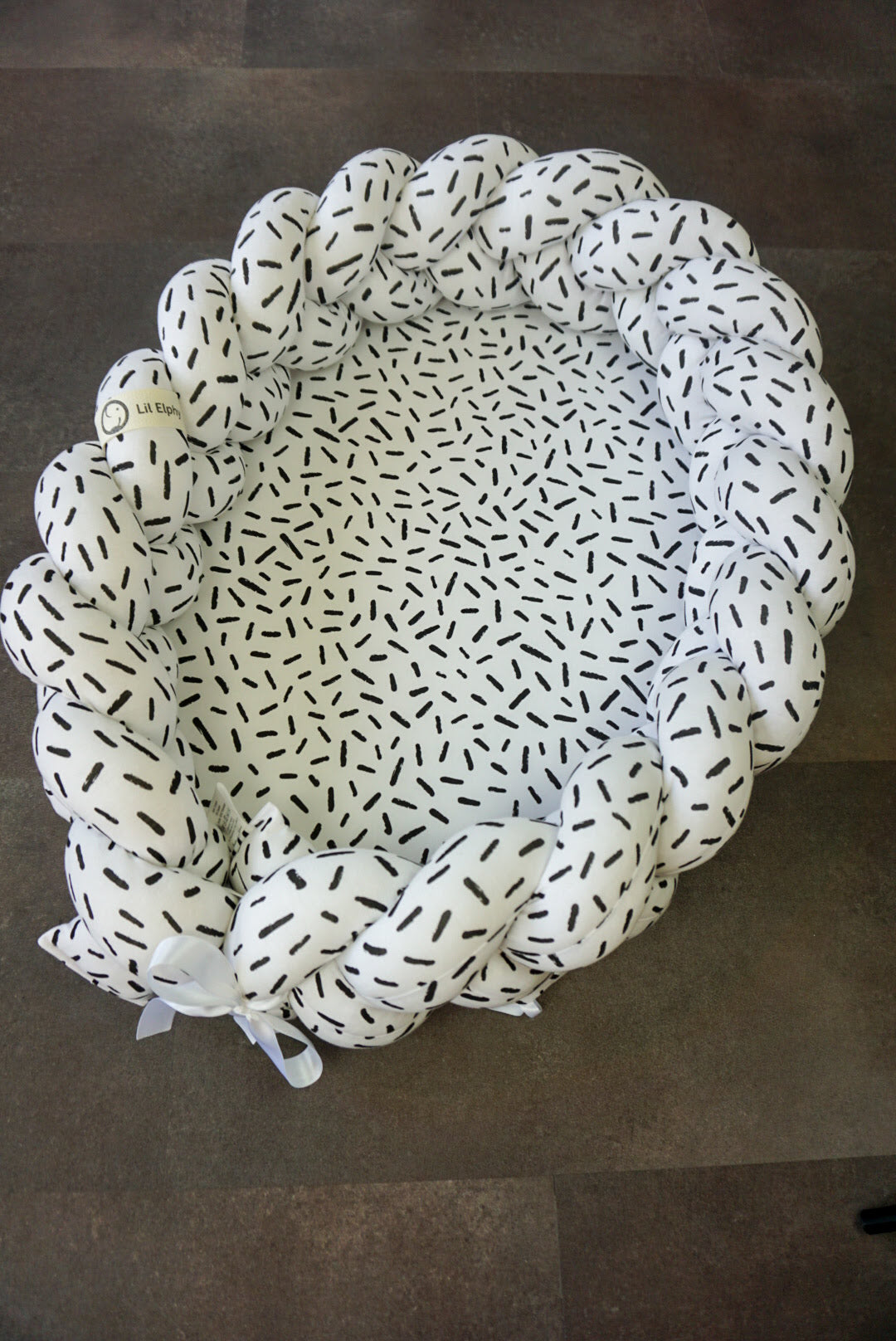 Gnezdece 2v1 – črno-bel vzorec