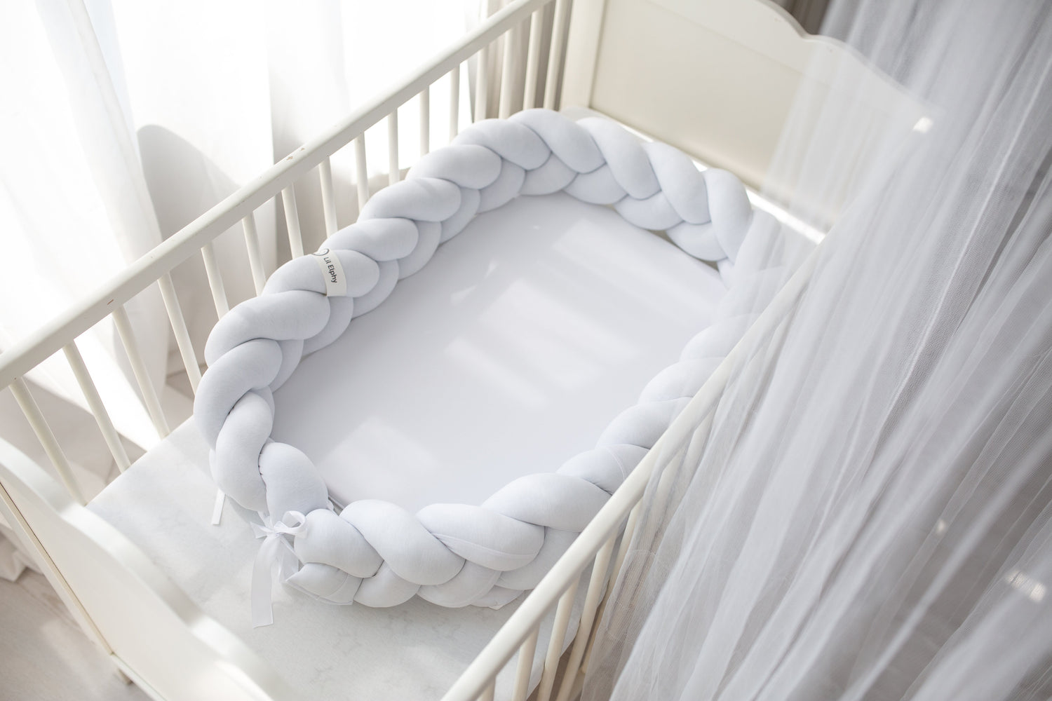 Gnezdece 2v1 – snežno bela