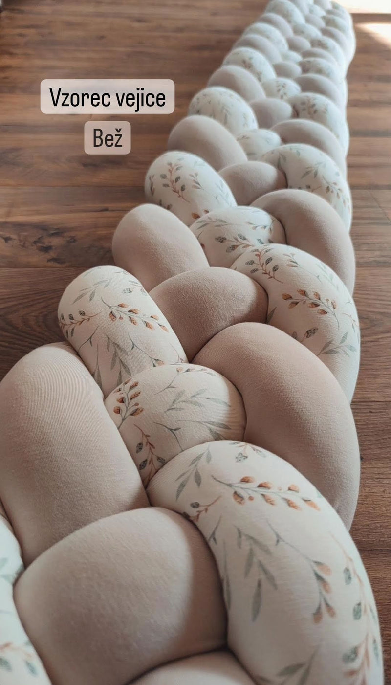 Obposteljna obroba pletenica – večbarvna kombinacija